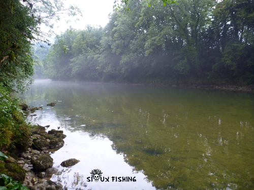 La rivière sous la Pluie