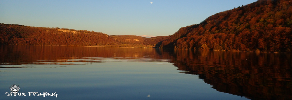 Couché de soleil sur le lac Chalain