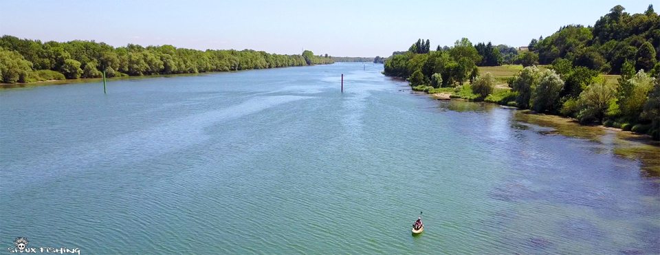 La Saône, une rivière bien droite et bien propre La Saône, une rivière bien droite et bien propre